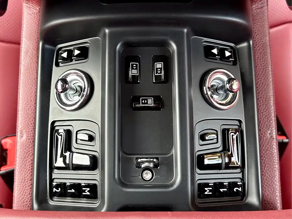 Rolls-Royce Phantom — миниатюра 10