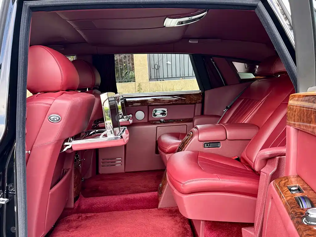 Rolls-Royce Phantom — миниатюра 12