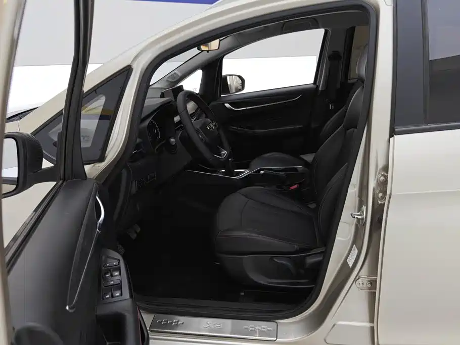 Geely Vision X3 — миниатюра 9
