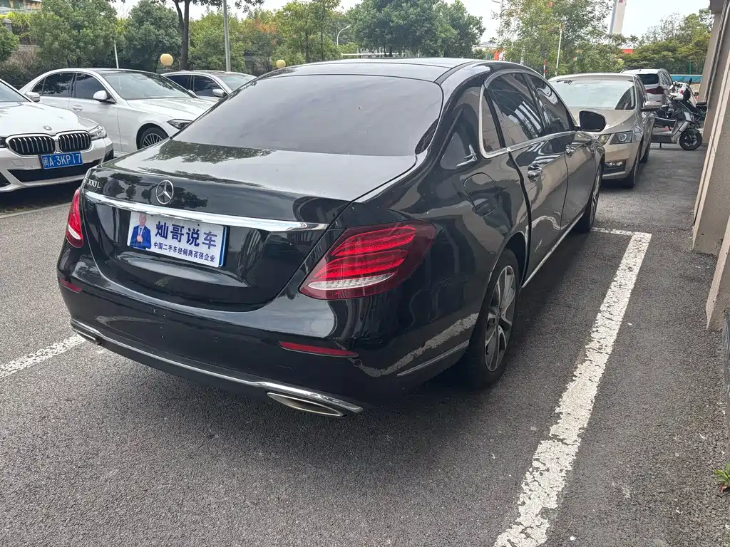 Mercedes-Benz E-Class — миниатюра 7