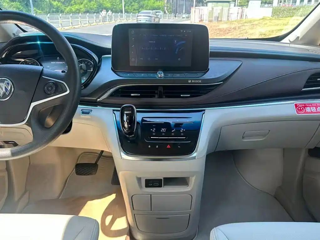 Buick GL8 — миниатюра 8