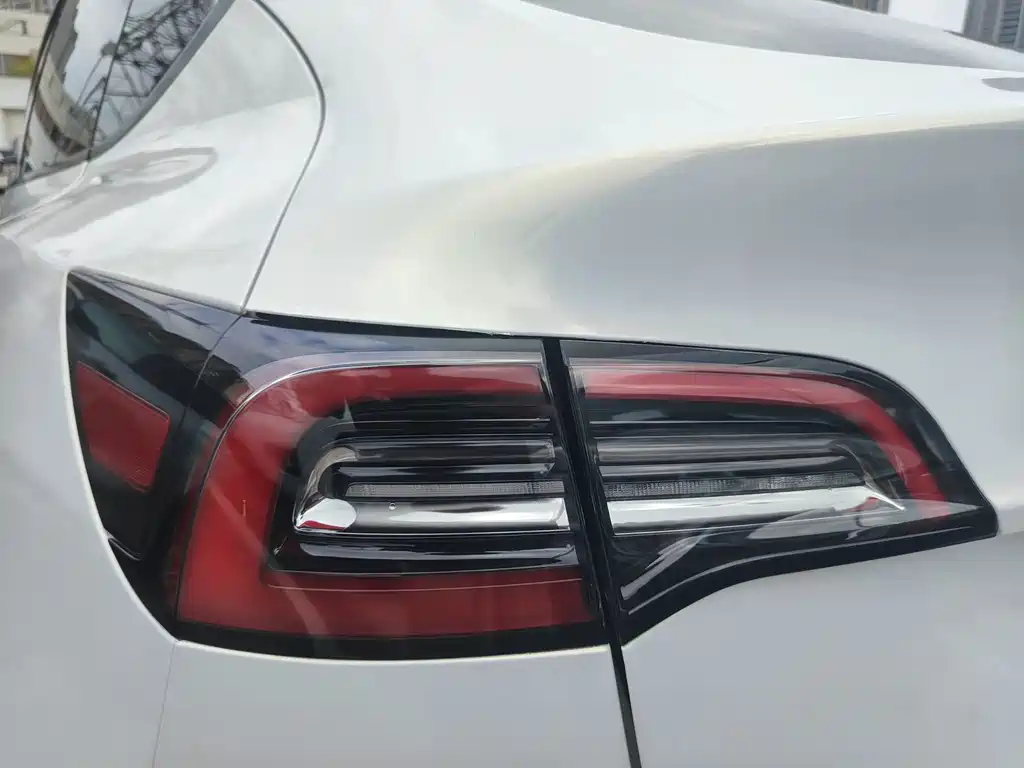 Tesla Model Y — миниатюра 28