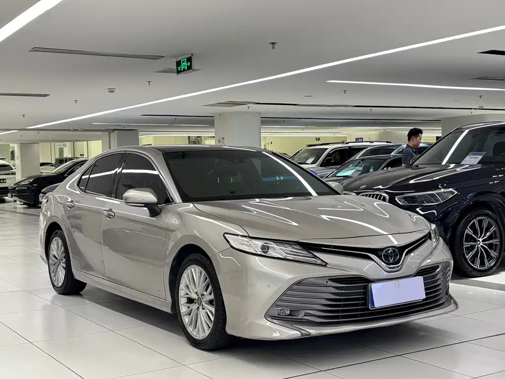 Toyota Camry — миниатюра 3