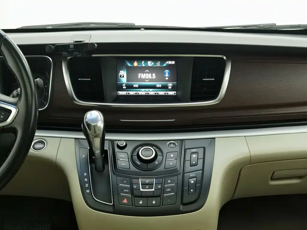 Buick GL8 — миниатюра 12