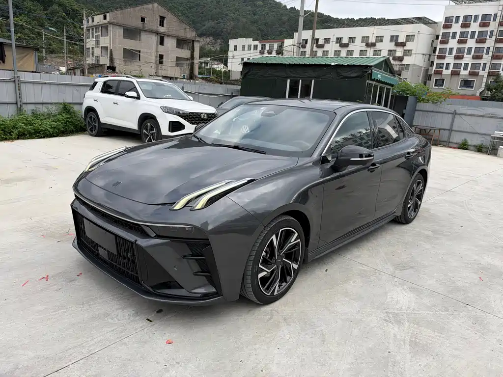 Lynk & Co 03