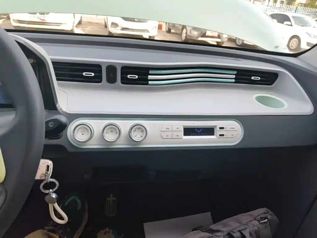 Wuling MINIEV — миниатюра 13