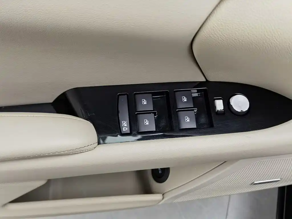 Cadillac XTS — миниатюра 9