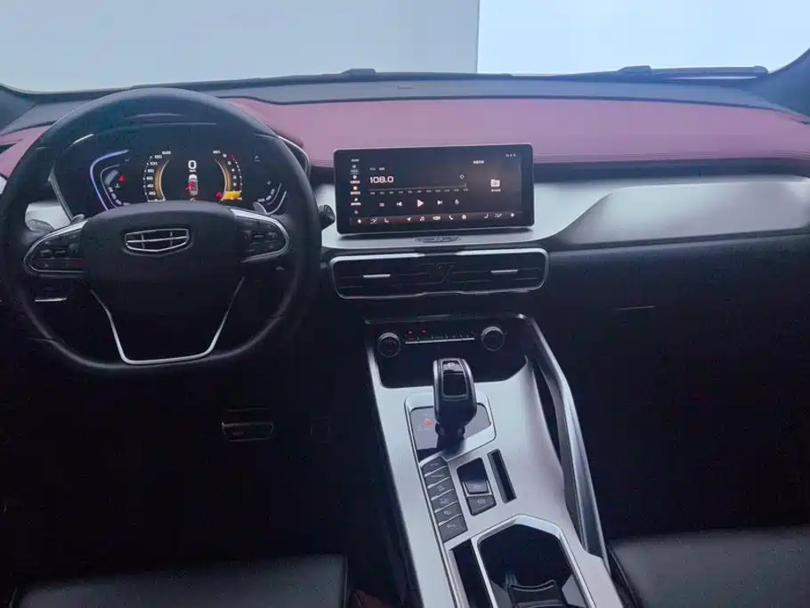 Geely Binyue — миниатюра 12