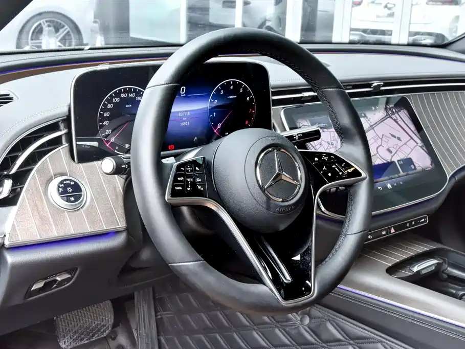 Mercedes-Benz E-Class — миниатюра 11
