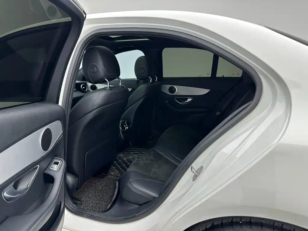 Mercedes-Benz C-Class — миниатюра 10