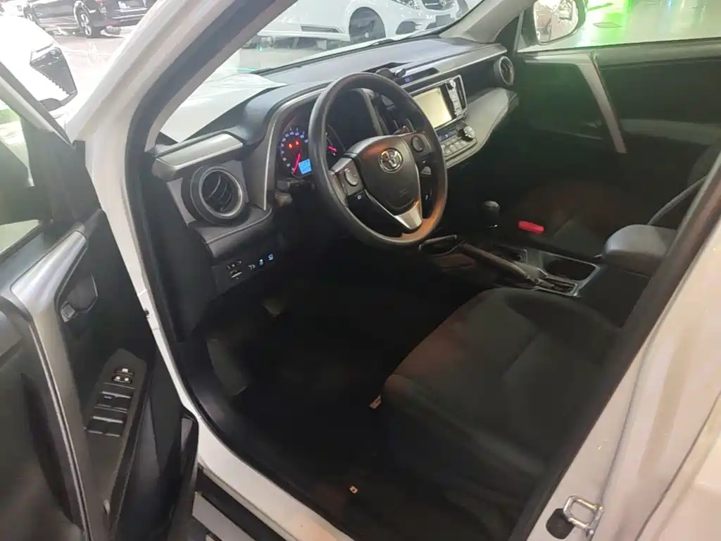 Toyota RAV4 — миниатюра 16