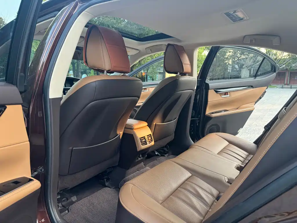 Lexus ES — миниатюра 7