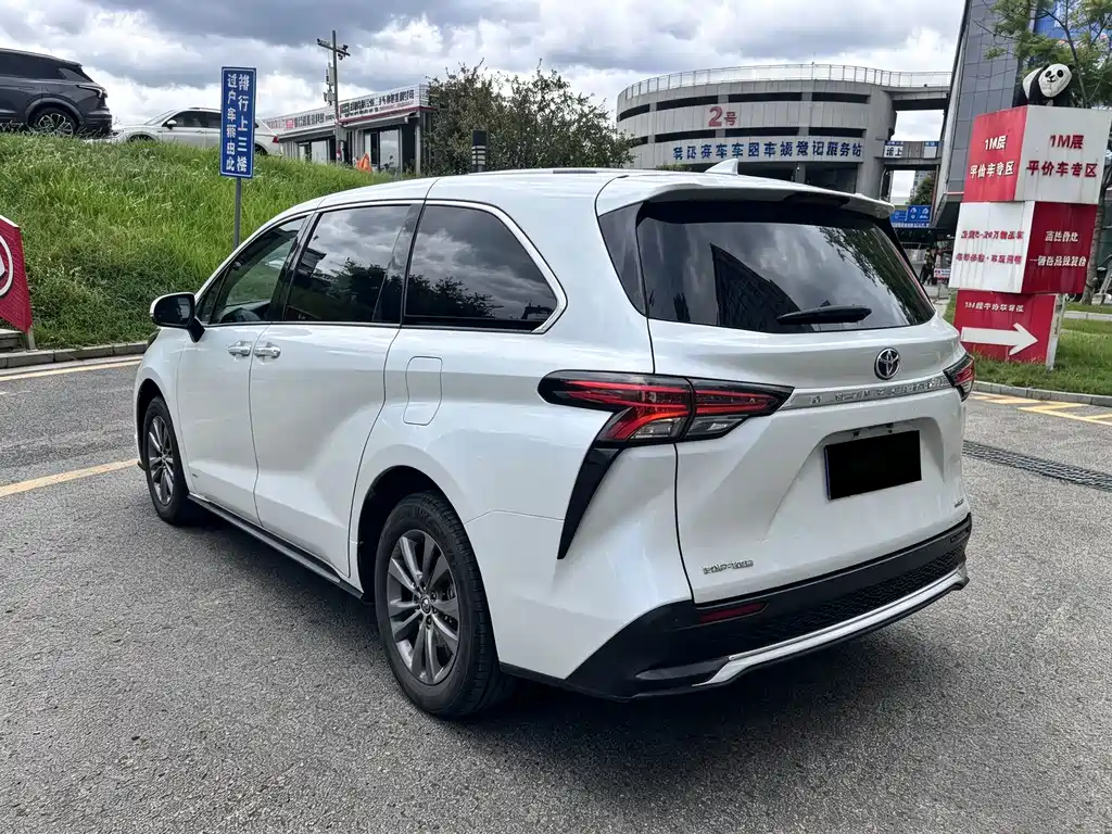 Toyota Sienna — миниатюра 4