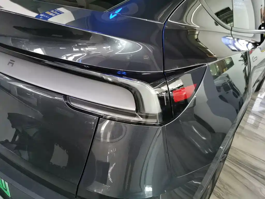 Tesla Model Y — миниатюра 8