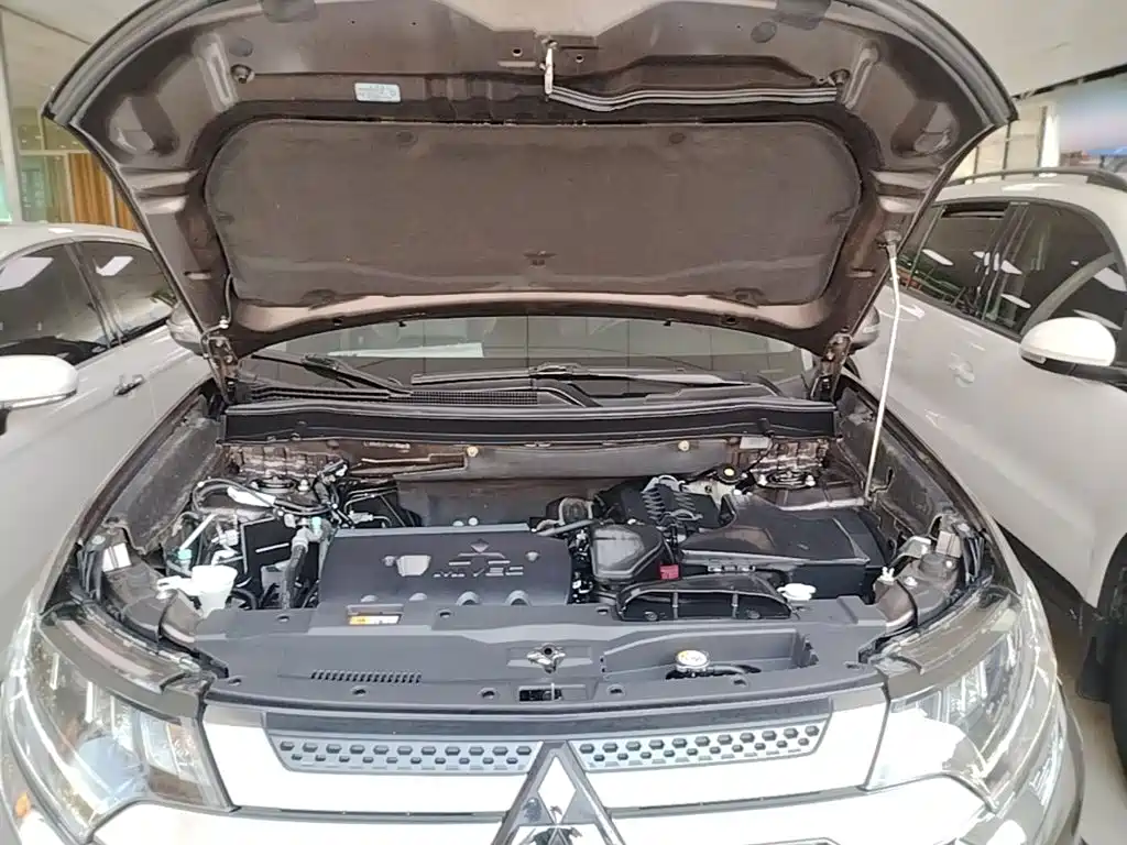 Mitsubishi Outlander — миниатюра 20