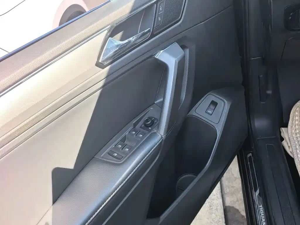 Volkswagen Tiguan L — миниатюра 8