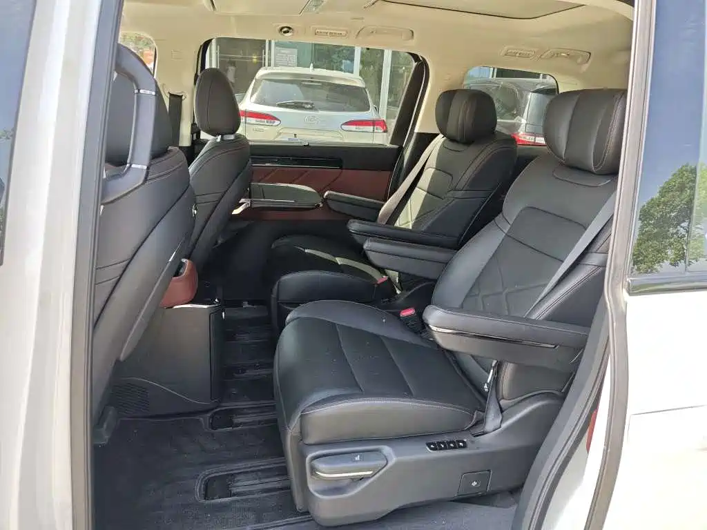GAC Motor Trumpchi E8 PHEV — миниатюра 6