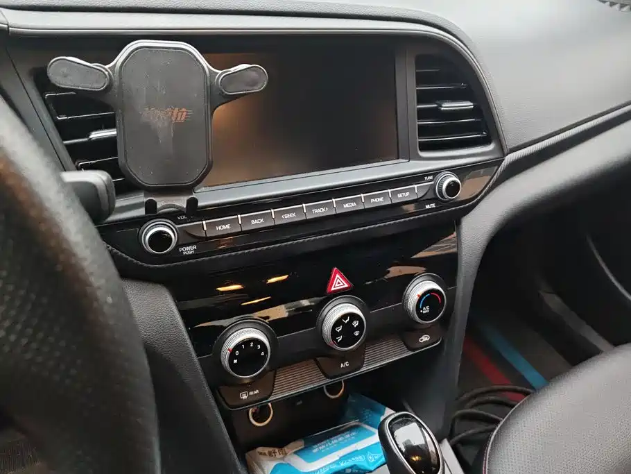 Hyundai Elantra — миниатюра 13