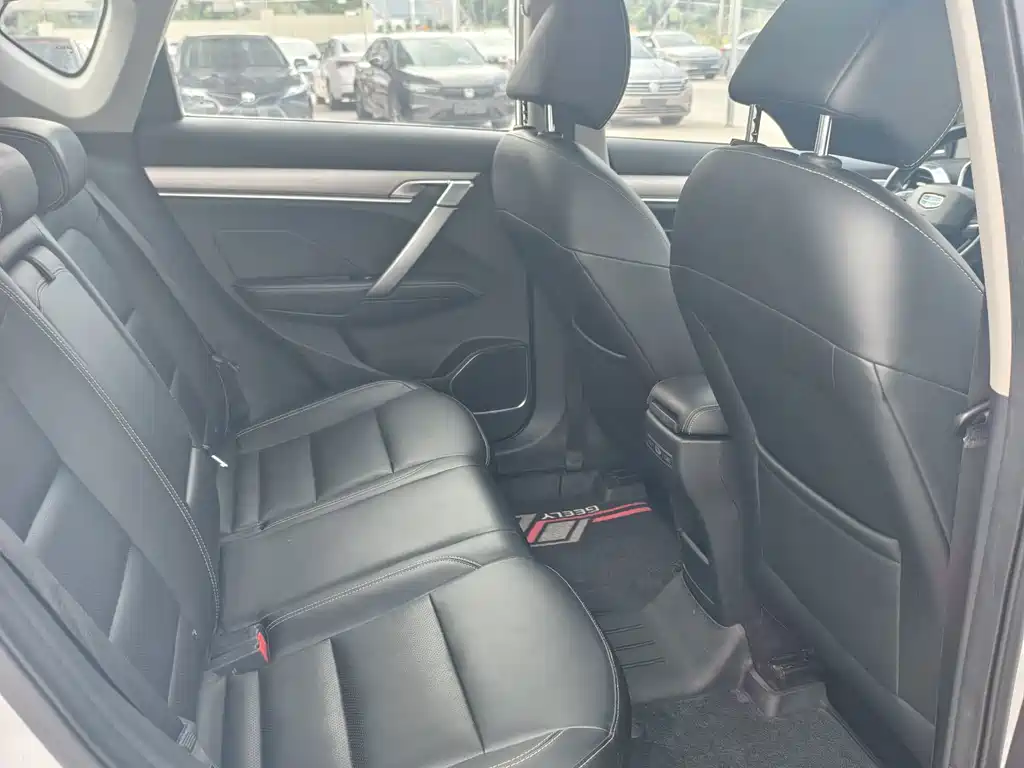 Geely Binyue — миниатюра 9