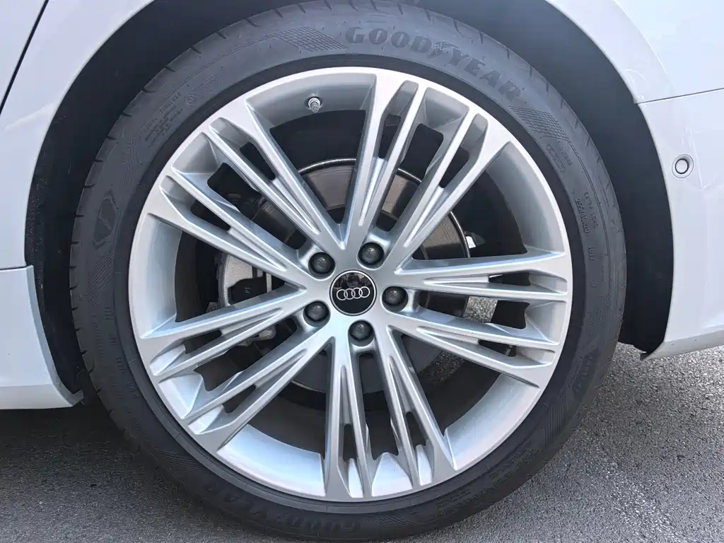 Audi A7L — миниатюра 5