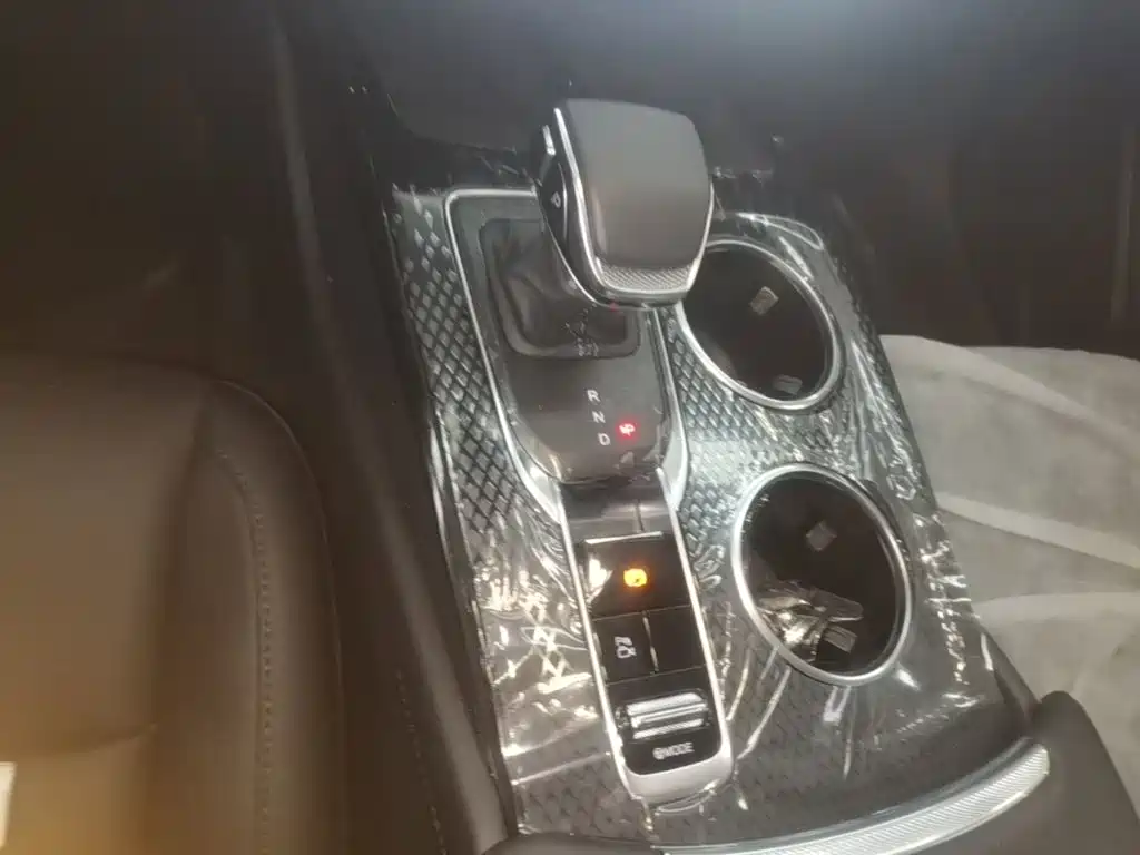 Hongqi Hongqi HS3 PHEV — миниатюра 14