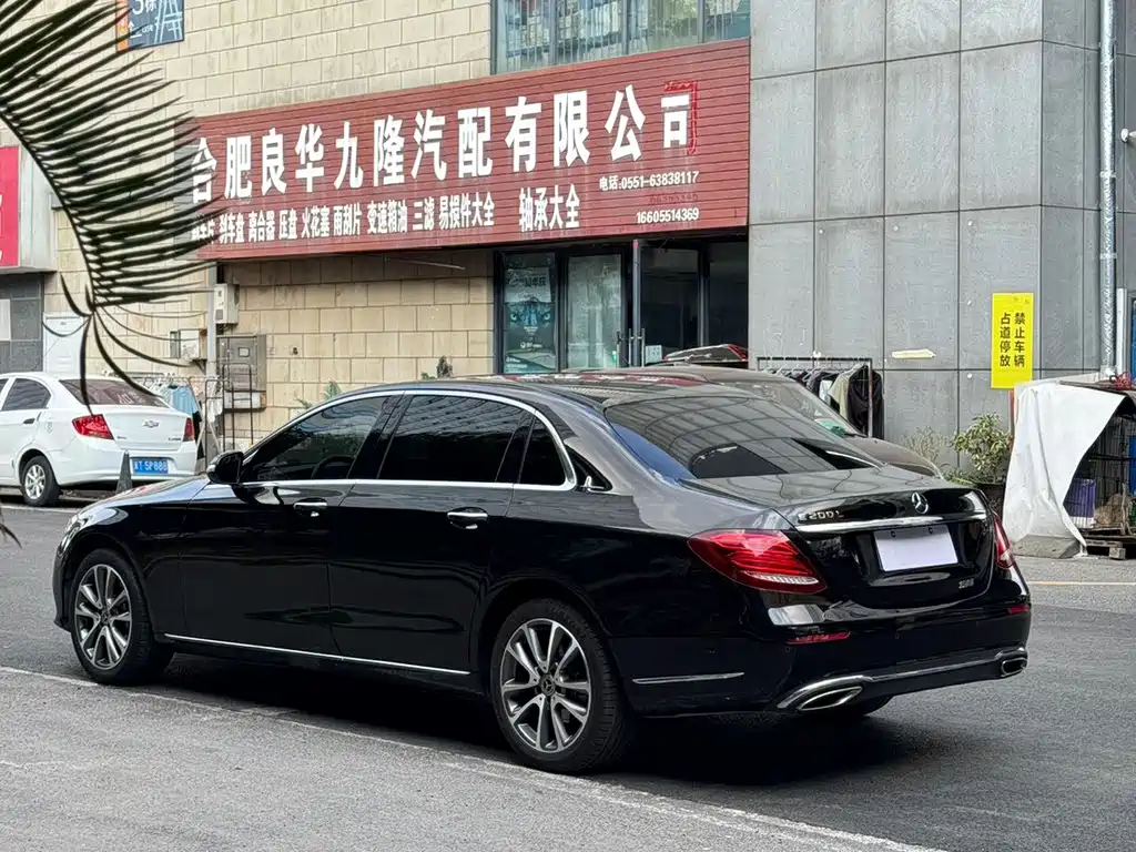 Mercedes-Benz E-Class — миниатюра 10
