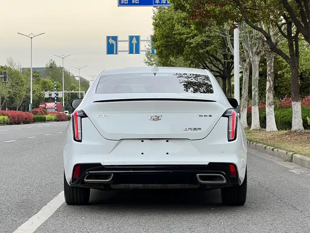 Cadillac CT4 2021 28T