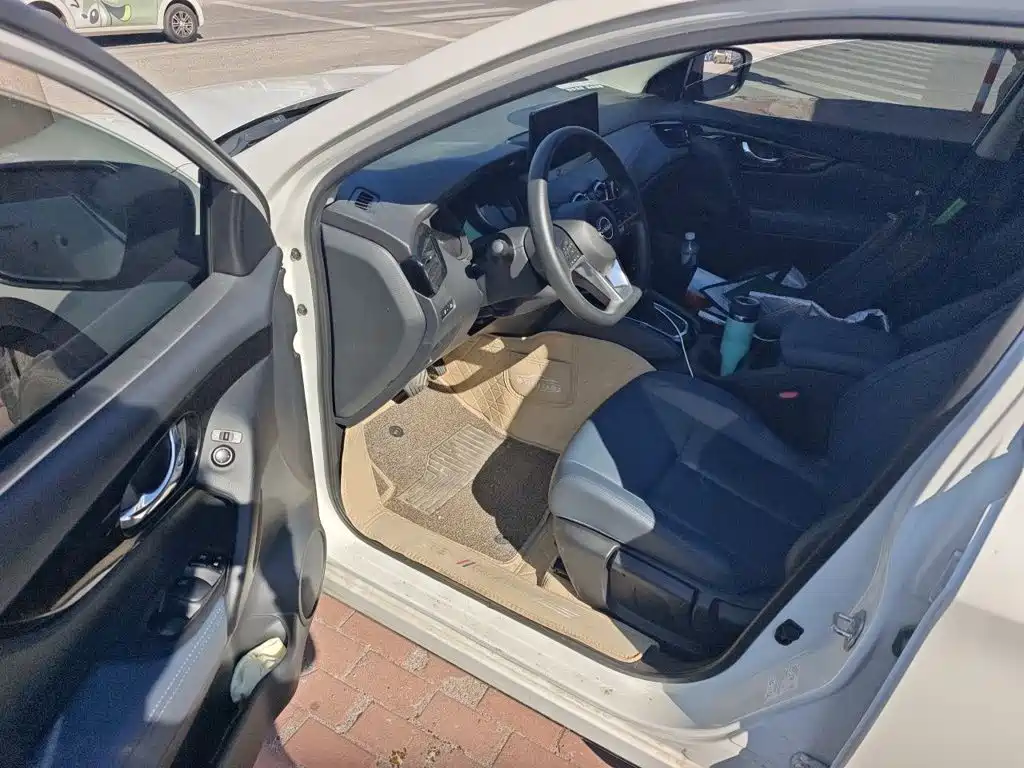Nissan Qashqai — миниатюра 17