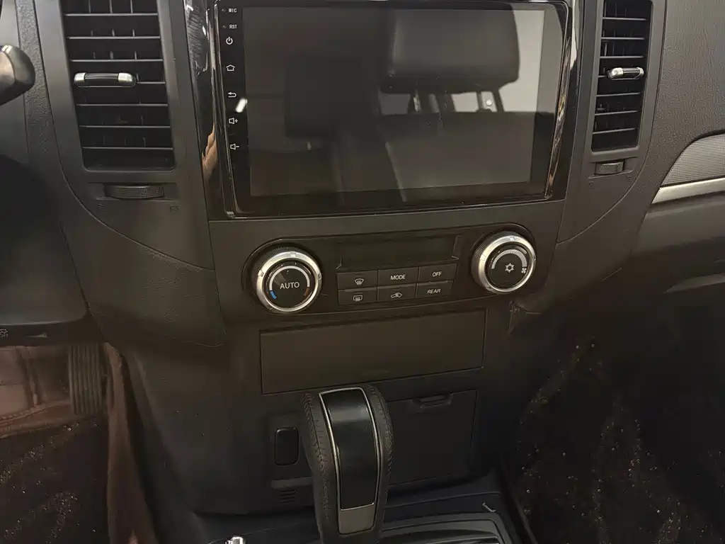 Mitsubishi Pajero (Import) — миниатюра 10