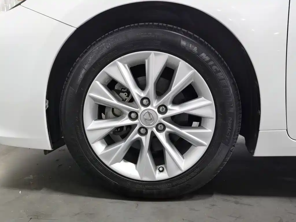 Lexus ES — миниатюра 17