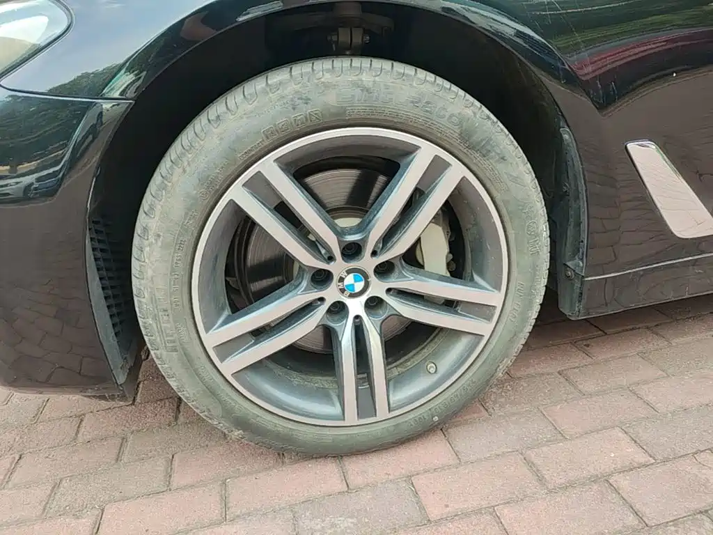 BMW 5 Series — миниатюра 23