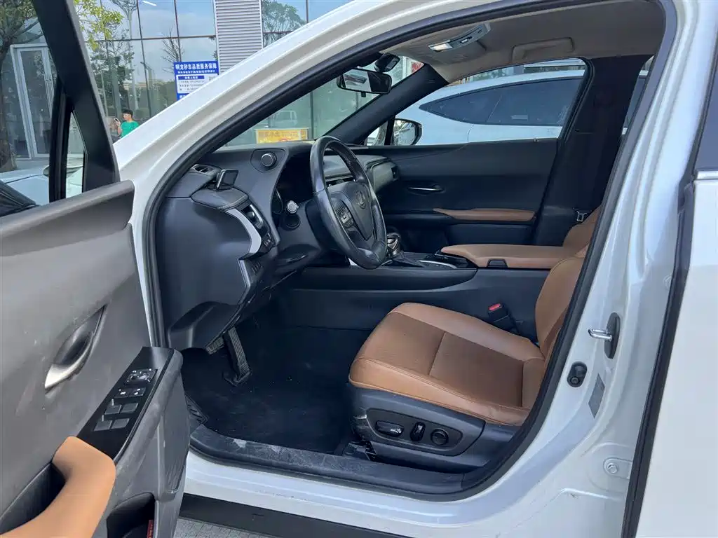 Lexus UX — миниатюра 4