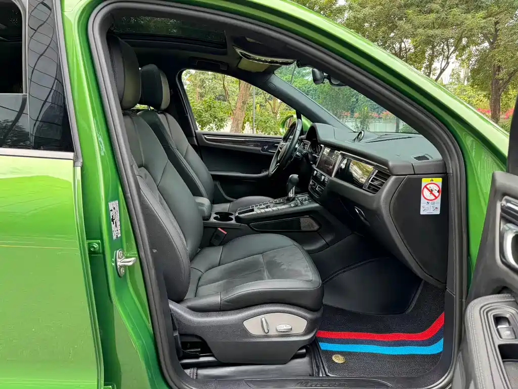 Porsche Macan — миниатюра 7