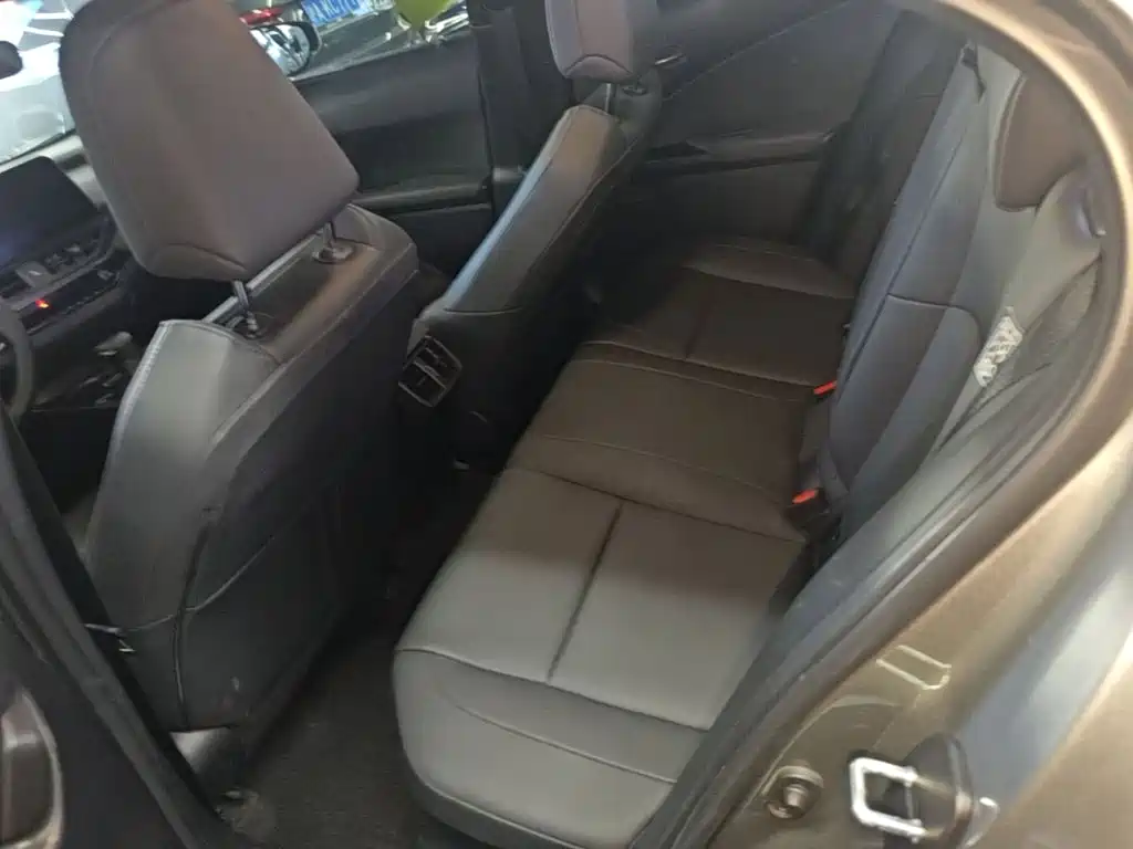 Lexus UX — миниатюра 17