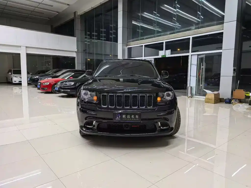 Jeep Grand Cherokee SRT — миниатюра 2