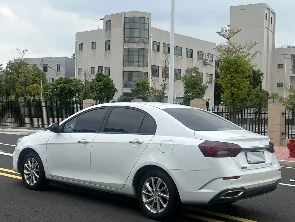 Geely Emgrand — миниатюра 9