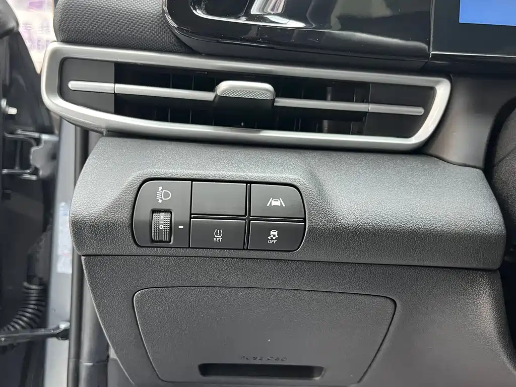 Hyundai Elantra — миниатюра 14
