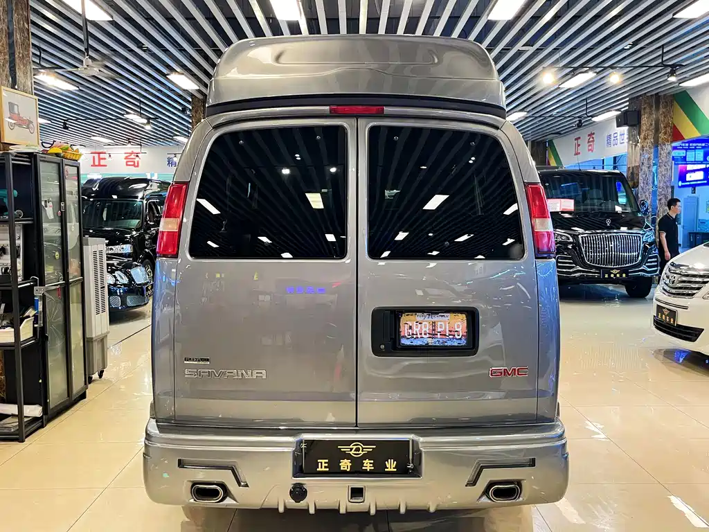 GMC Savana — миниатюра 6