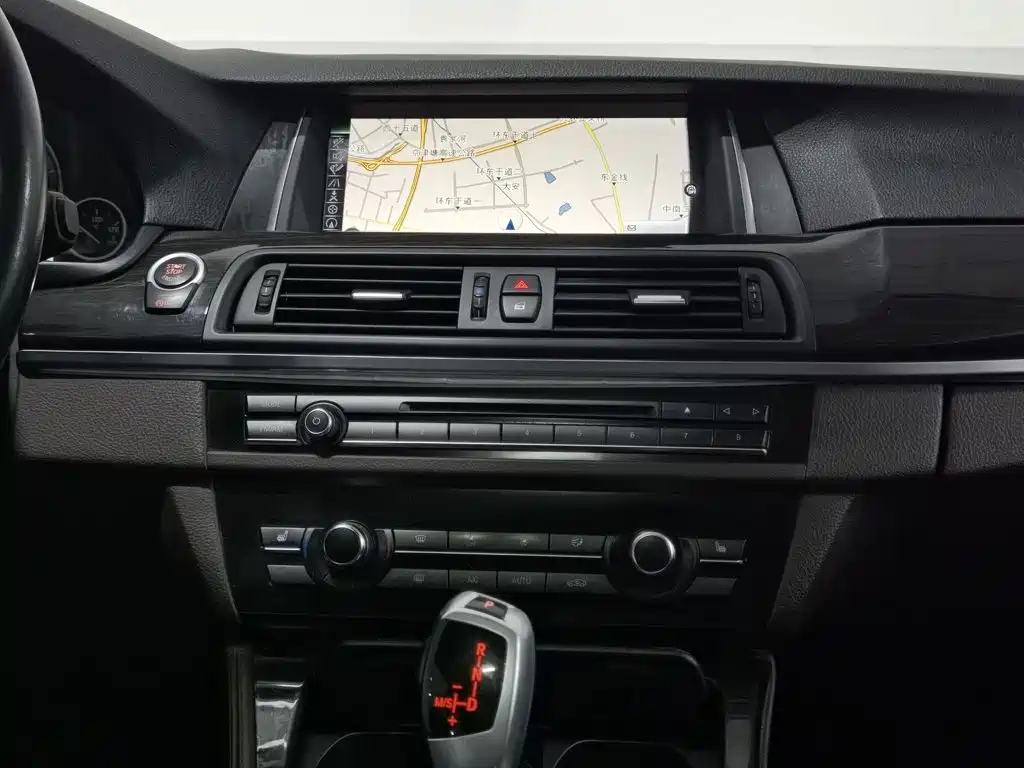 BMW 5 Series — миниатюра 12