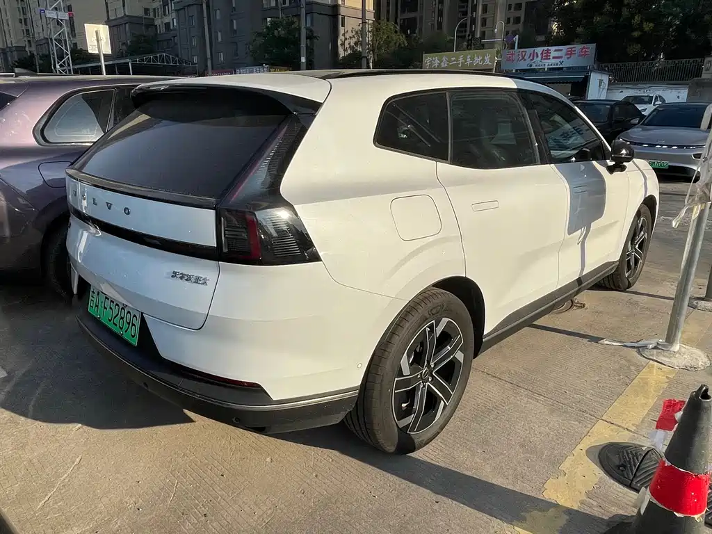 Volvo XC70 PHEV — миниатюра 7