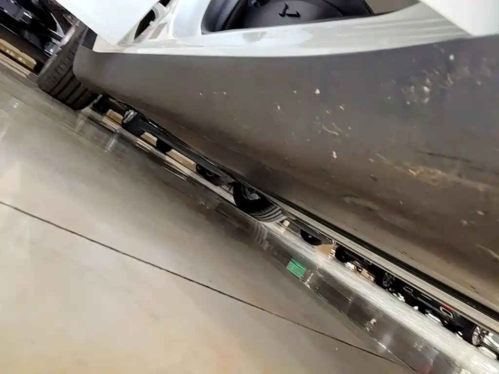 Tesla Model Y — миниатюра 21