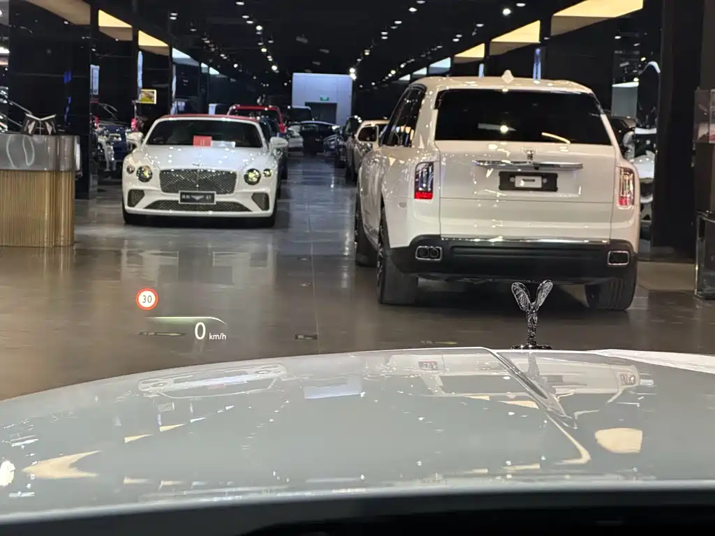 Rolls-Royce Cullinan — миниатюра 12