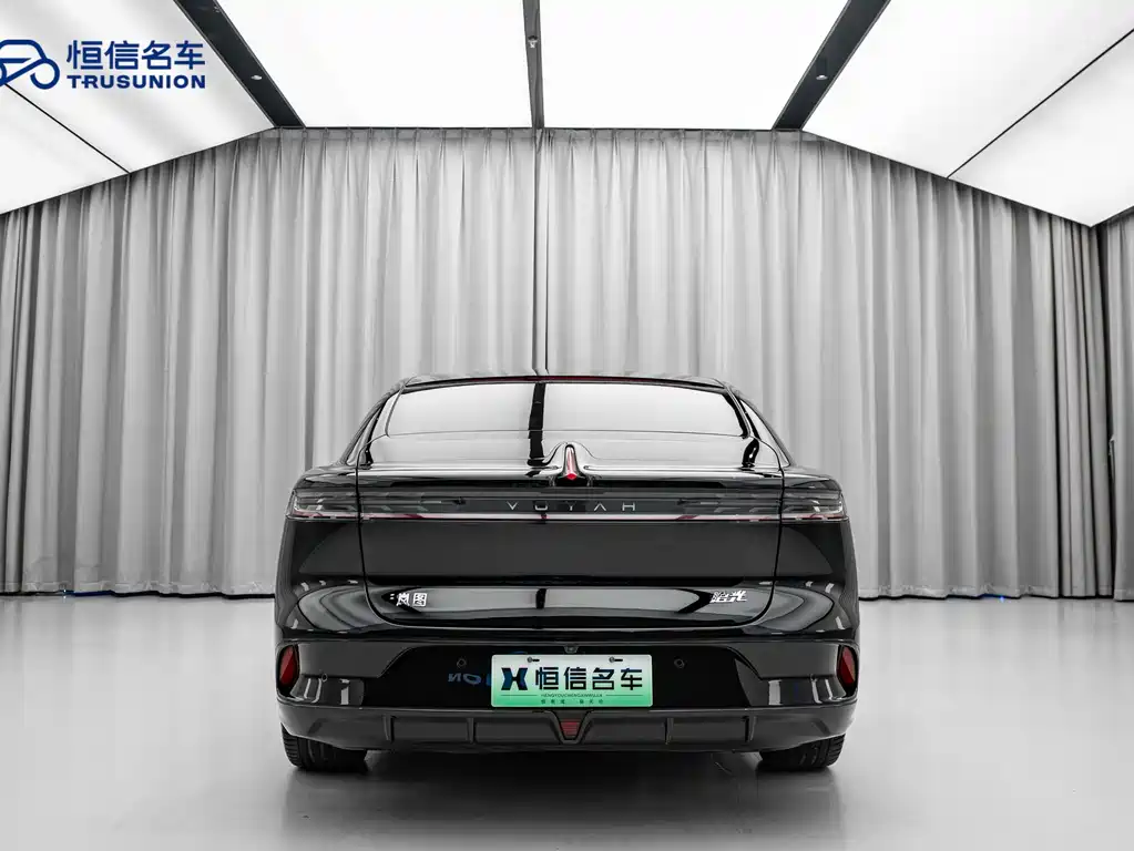 VOYAH LANTU CHASING LIGHT