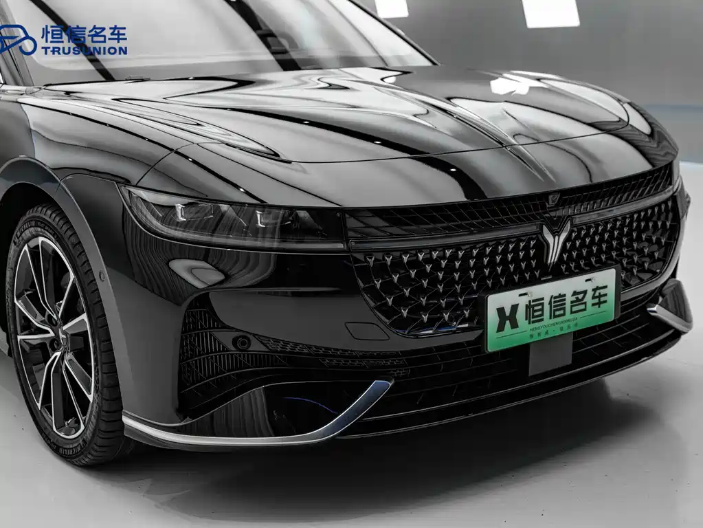 VOYAH LANTU CHASING LIGHT