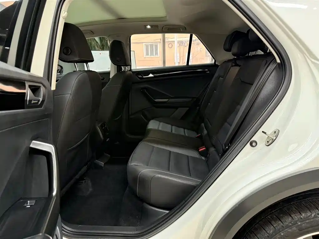 VOLKSWAGEN T ROC EXPLORING SONGS