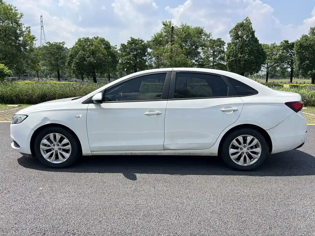 Buick Excelle — миниатюра 7
