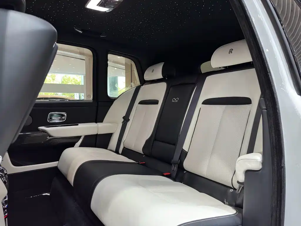 Rolls-Royce Cullinan — миниатюра 19