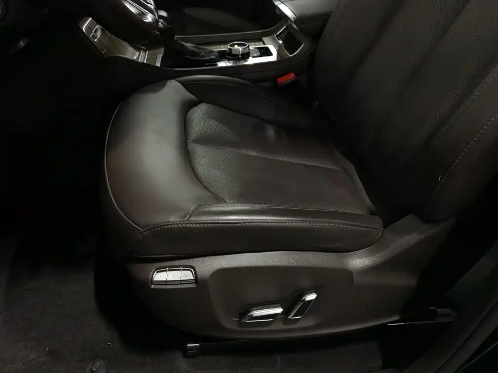Roewe RX8 — миниатюра 20