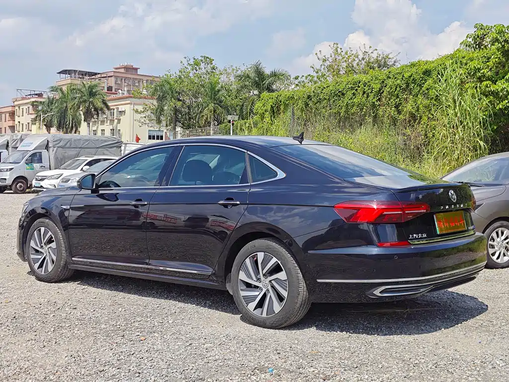 Volkswagen Passat PHEV — миниатюра 4