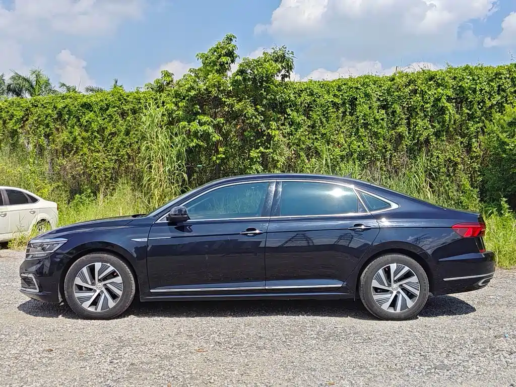 Volkswagen Passat PHEV — миниатюра 5